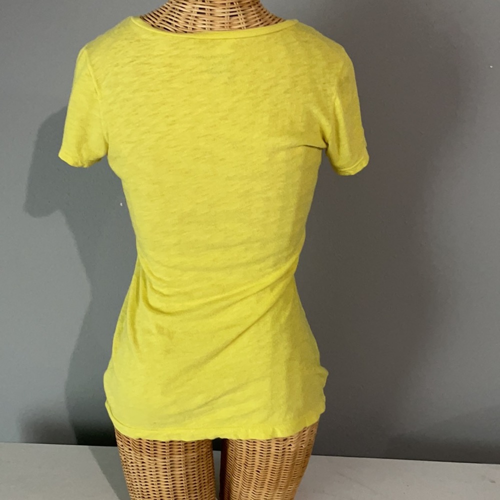 LOVE tee 💛 - Picture 2 of 2